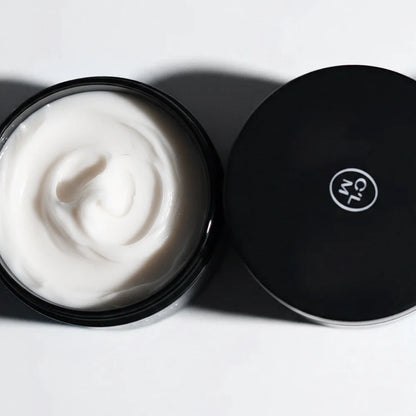 Intensively moisturizing and repairing hair set